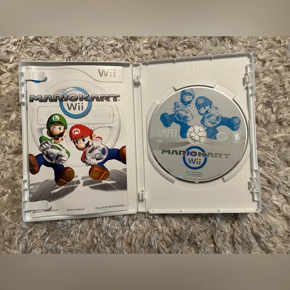 Nintendo Wii White Steering Wheel with Mario Kart Game
